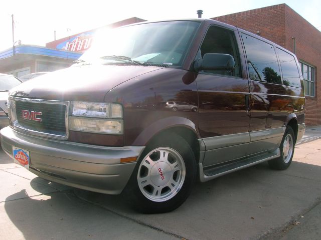 GMC Safari 2005 photo 2