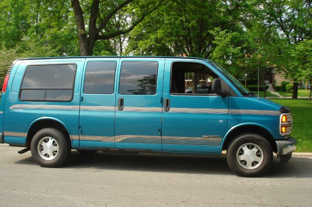 GMC Savana 1997 photo 10
