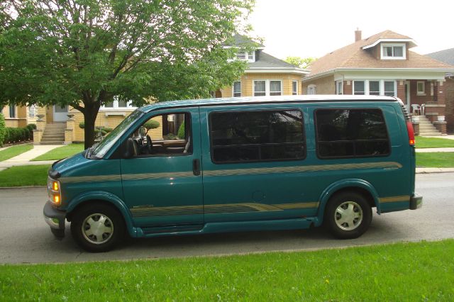 GMC Savana 1997 photo 13
