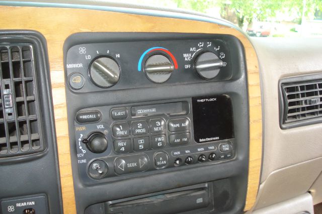 GMC Savana 1997 photo 2