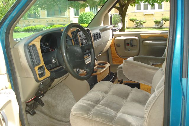 GMC Savana 1997 photo 7