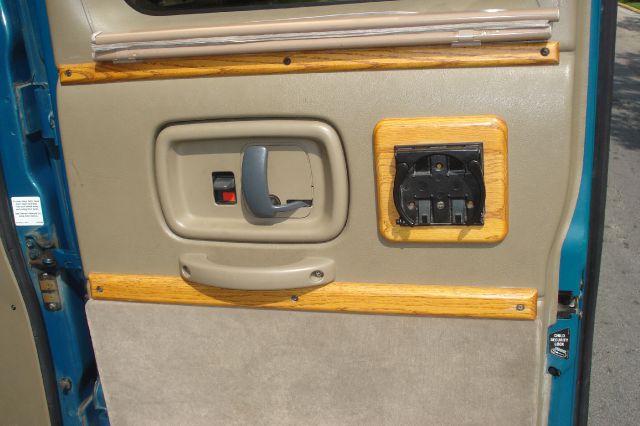 GMC Savana 1997 photo 8