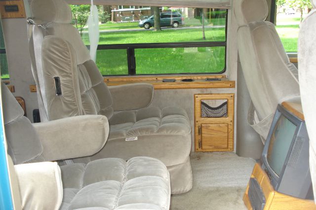 GMC Savana 1997 photo 9