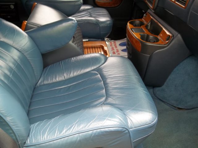 GMC Savana 1.8T Fwd 2dr Cabriolet Passenger Van