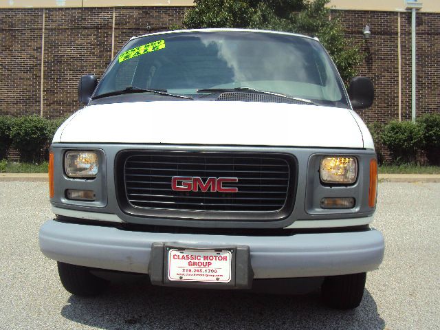 GMC Savana 1997 photo 1