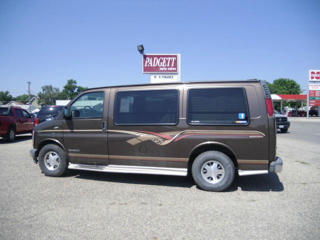GMC Savana 1997 photo 2