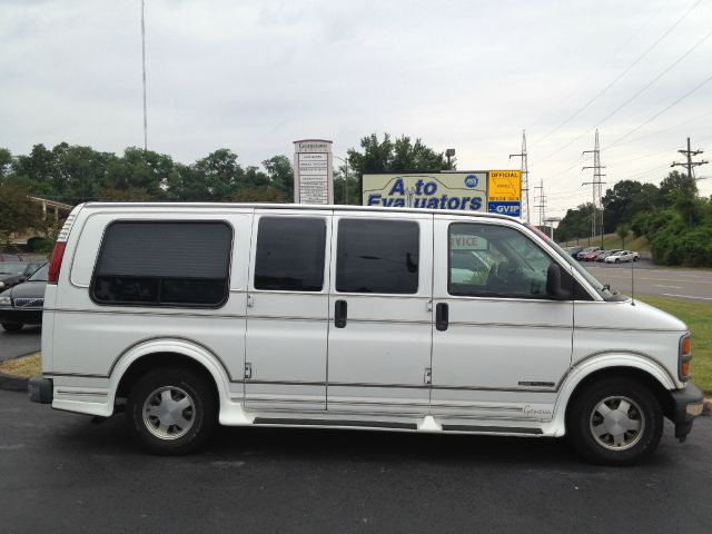 GMC Savana 1997 photo 3