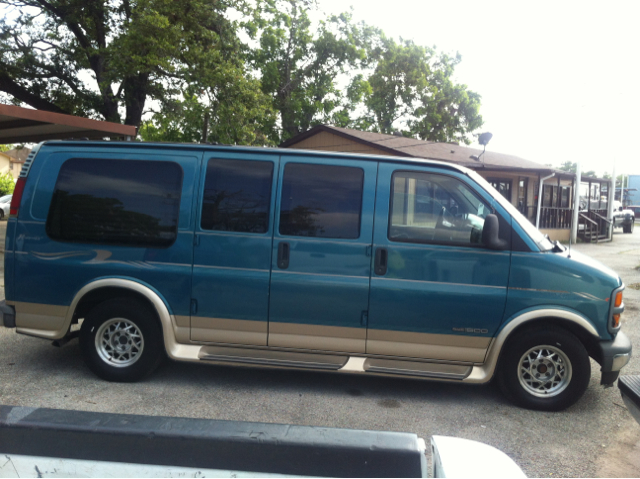 GMC Savana 1998 photo 2