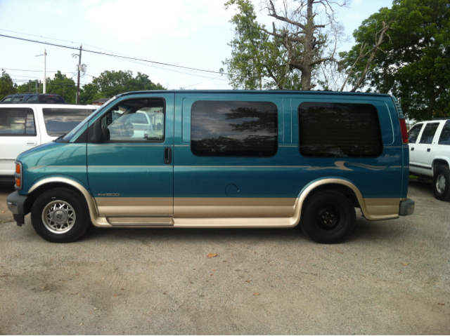 GMC Savana 1998 photo 3