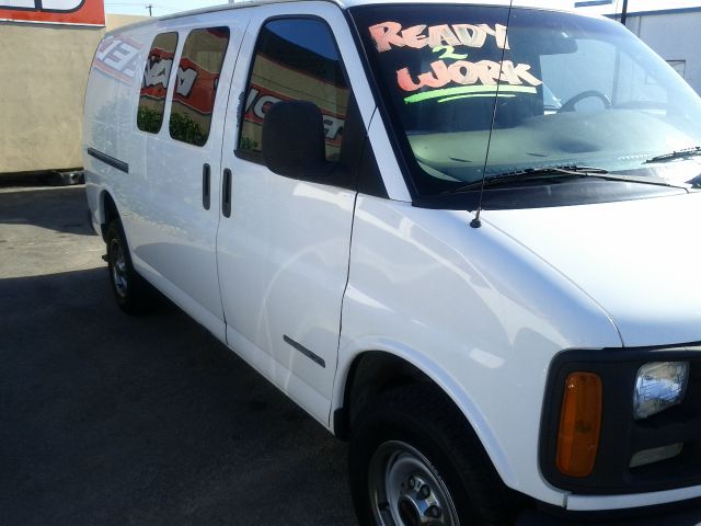 GMC Savana 1999 photo 1