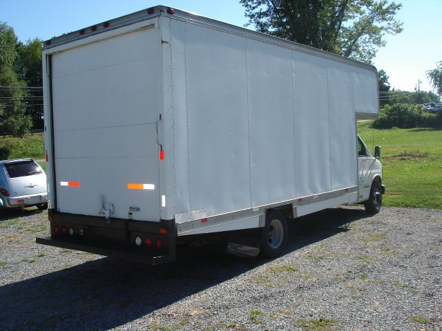 GMC Savana 1999 photo 2