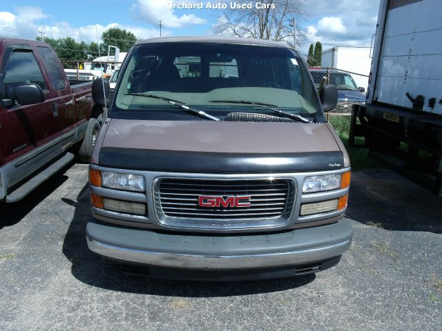GMC Savana 1999 photo 2
