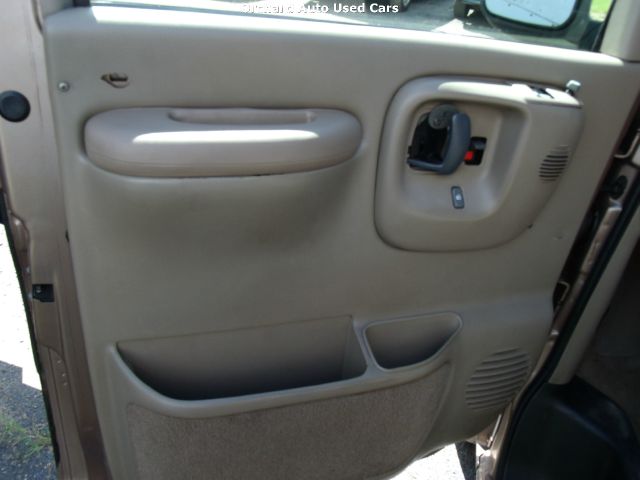 GMC Savana 1999 photo 4