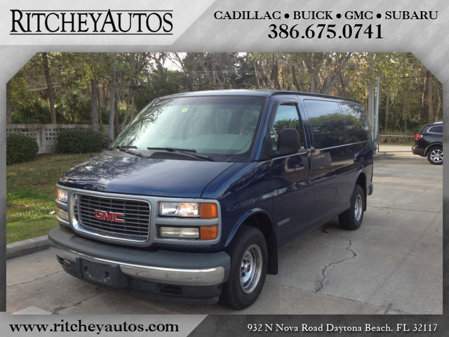 GMC Savana 2000 photo 2