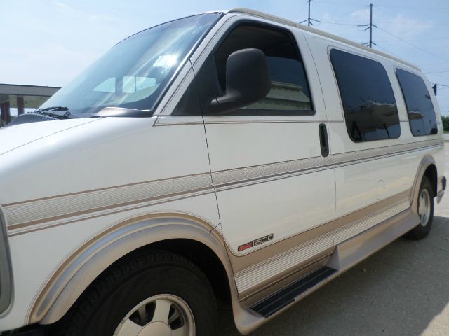 GMC Savana 2000 photo 4