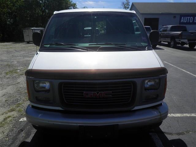 GMC Savana 2000 photo 1