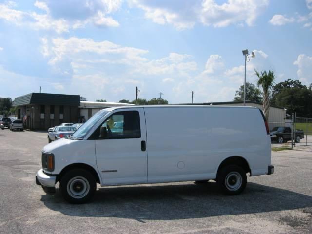 GMC Savana SE - Convertible Sharp Passenger Van