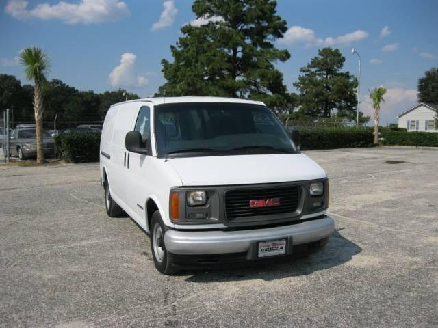 GMC Savana 2001 photo 2