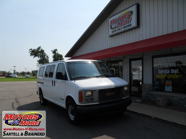 GMC Savana 2001 photo 2