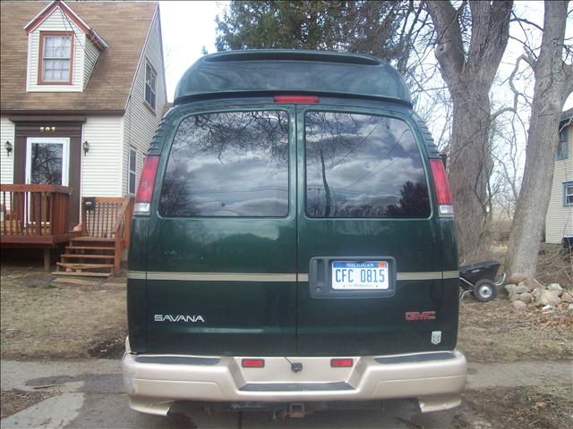 GMC Savana 2001 photo 2