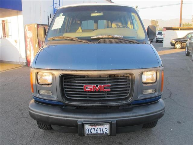 GMC Savana 2001 photo 1