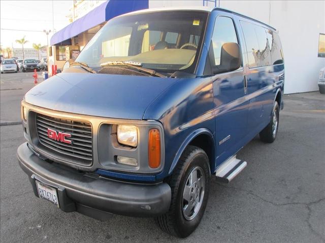 GMC Savana 2001 photo 2