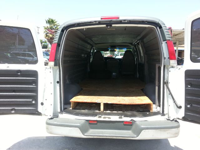 GMC Savana 2001 photo 2