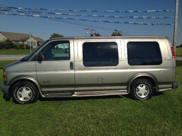 GMC Savana 2001 photo 4