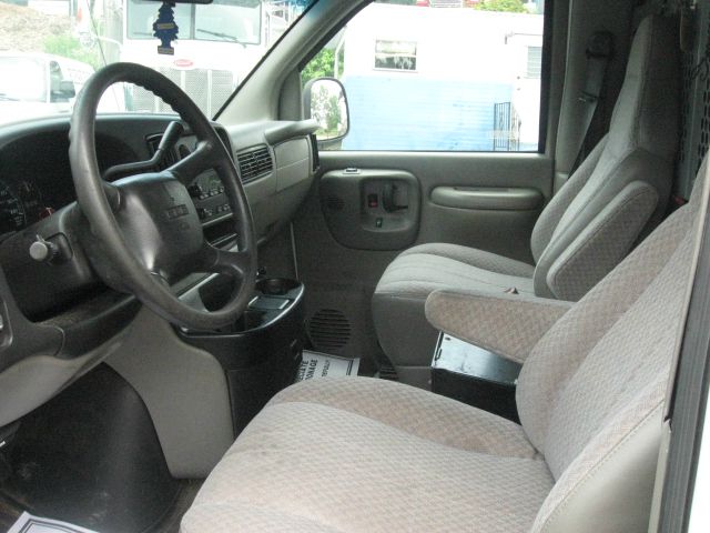 GMC Savana 2001 photo 1