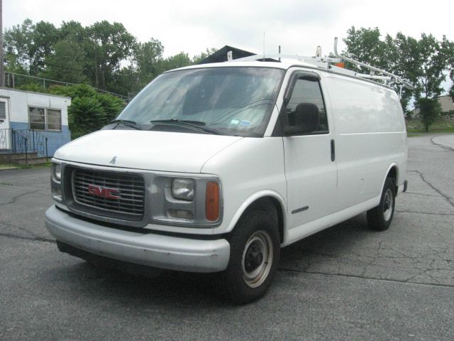 GMC Savana 2001 photo 2