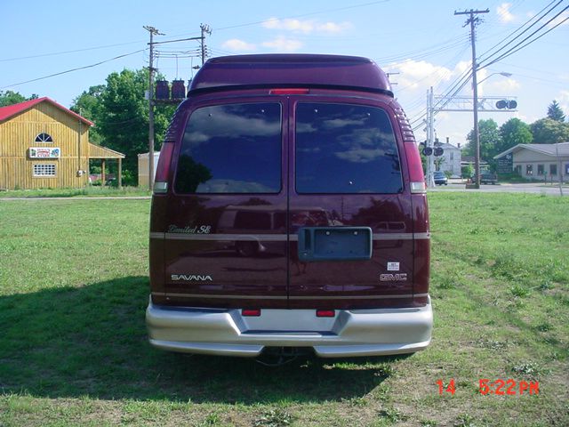 GMC Savana 2001 photo 2