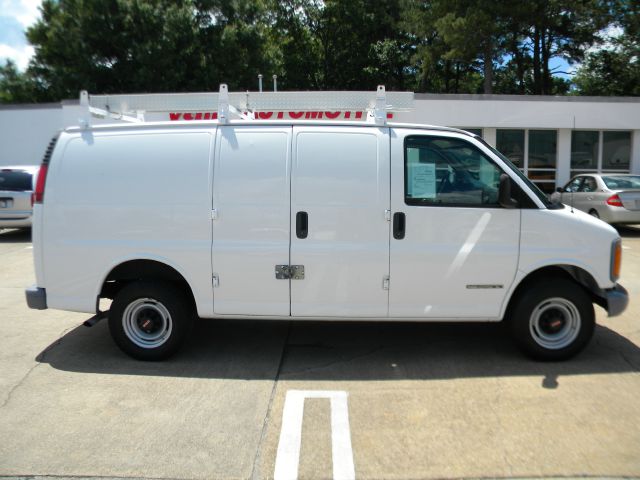 GMC Savana 2001 photo 2