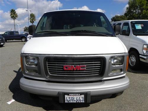 GMC Savana 2001 photo 2