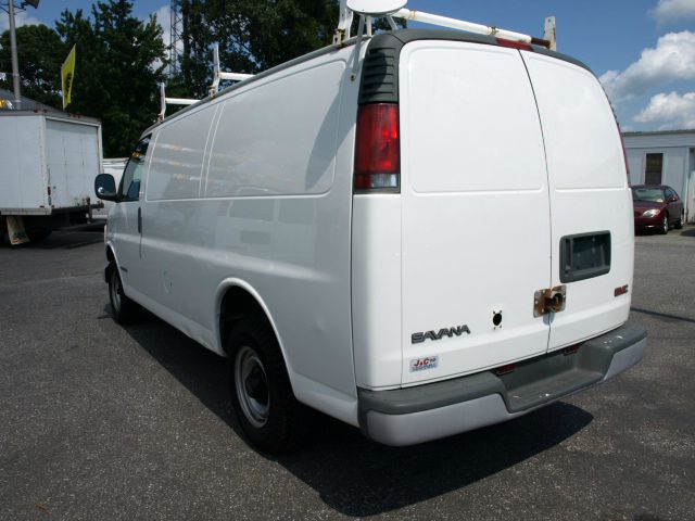 GMC Savana 2001 photo 2