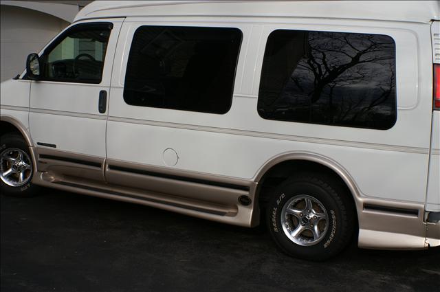 GMC Savana Manual Passenger Van