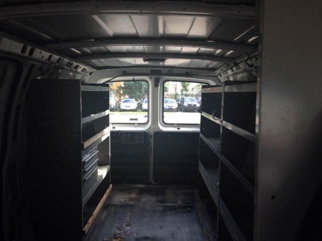 GMC Savana 2002 photo 2