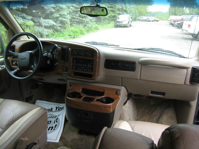 GMC Savana 2002 photo 1