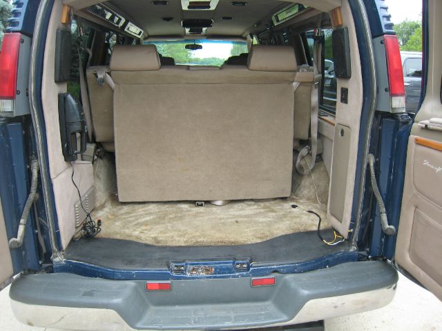 GMC Savana 2002 photo 2