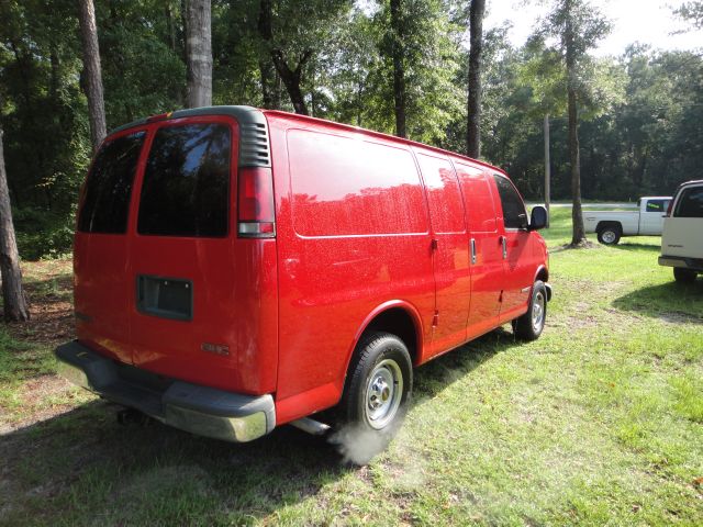 GMC Savana 2002 photo 2