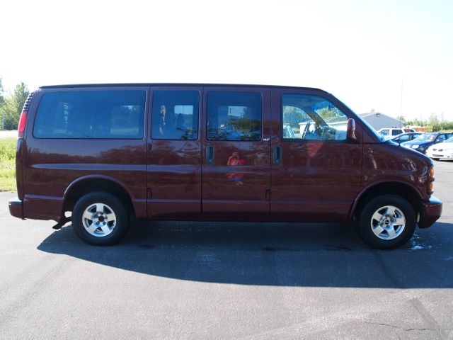 GMC Savana 2002 photo 2
