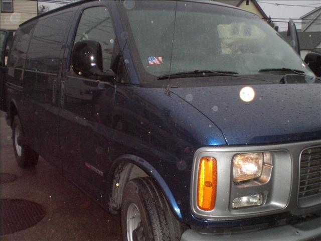 GMC Savana Base Passenger Van