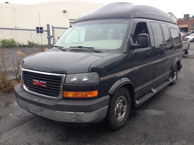 GMC Savana 2003 photo 2