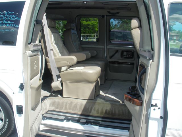 GMC Savana 2003 photo 12