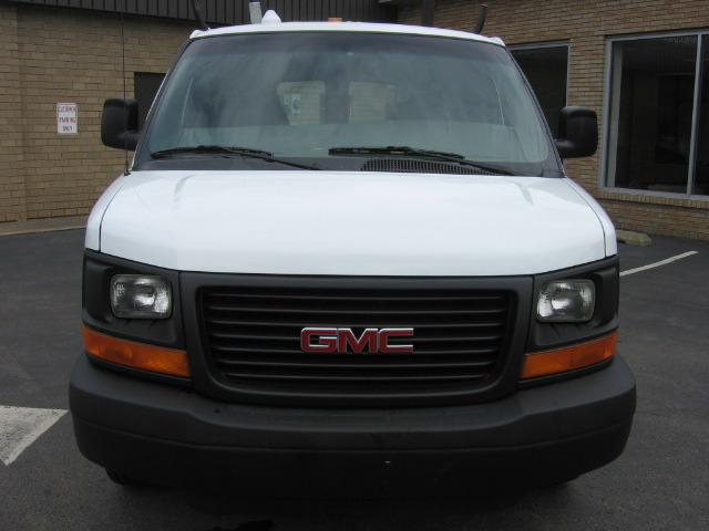 GMC Savana 2003 photo 1