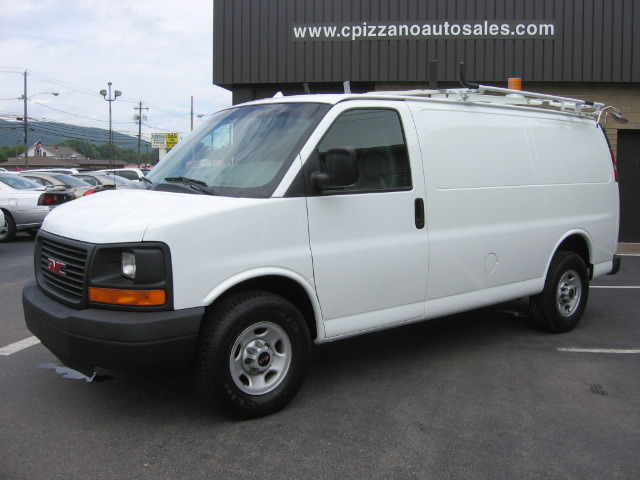 GMC Savana 2003 photo 2