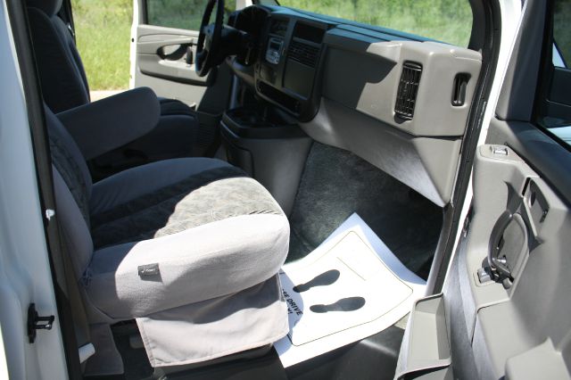 GMC Savana 2003 photo 1