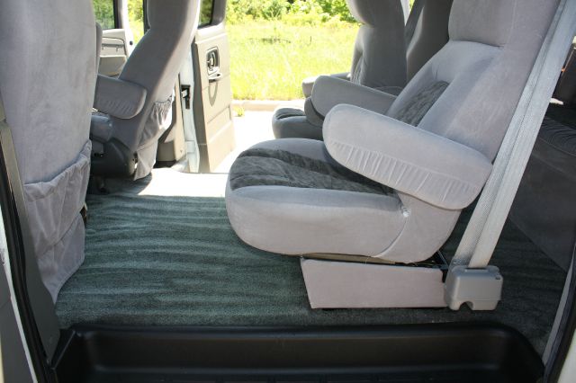 GMC Savana 2003 photo 13