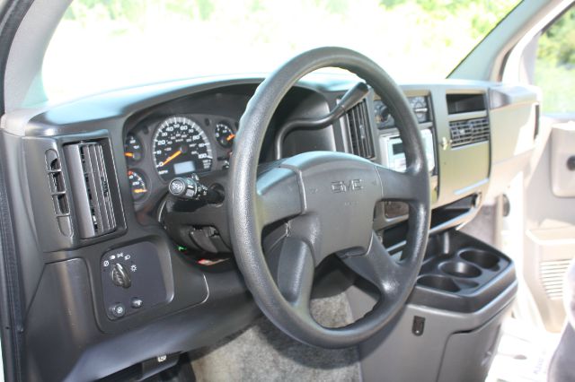 GMC Savana 2003 photo 14