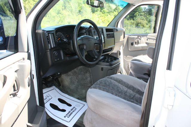GMC Savana 2003 photo 15