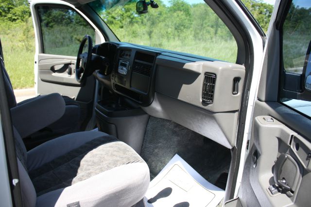 GMC Savana 2003 photo 25
